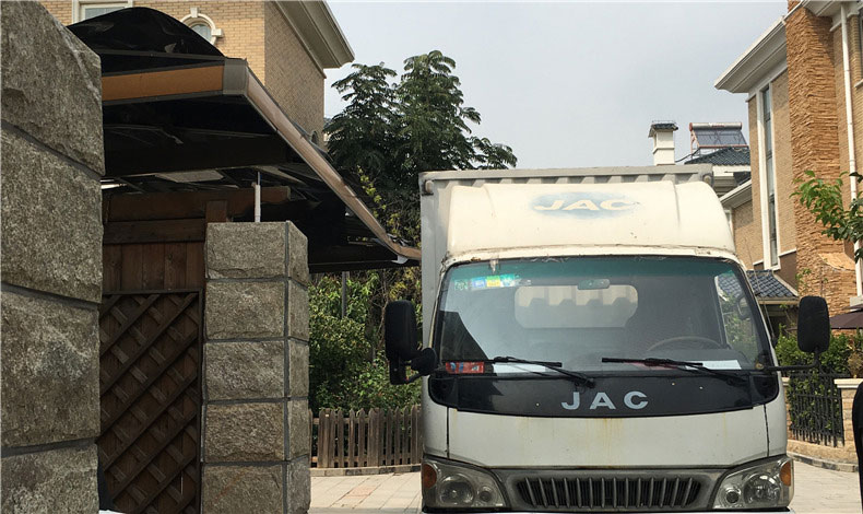 至尊卡爾自然風(fēng)車棚與箱貨碰撞會怎么？