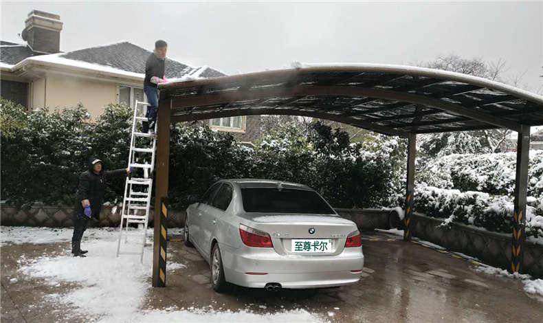 用戶如何處理雨棚積雪？