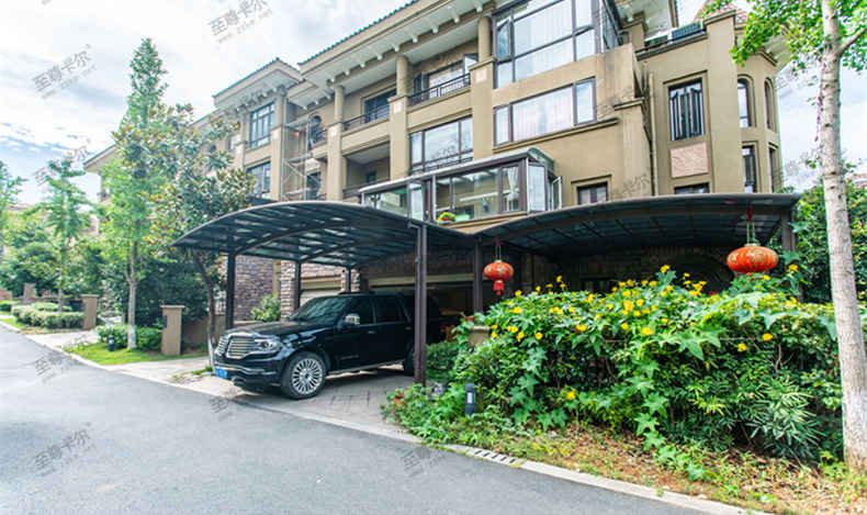 停車棚這樣設(shè)計、既時尚又溫馨