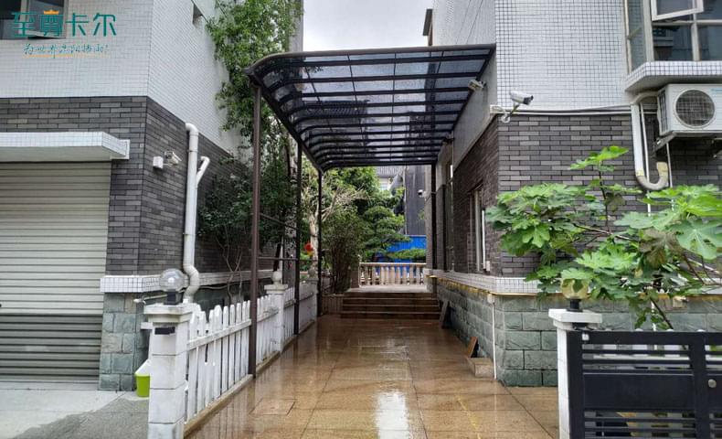 雨棚遮陽棚廠家？哪種材料耐用？